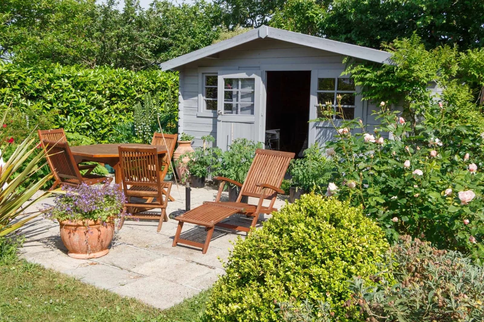 grey office shed with outdoor space