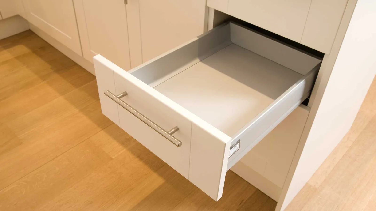 Expandable kitchen drawer organizer holding cutlery