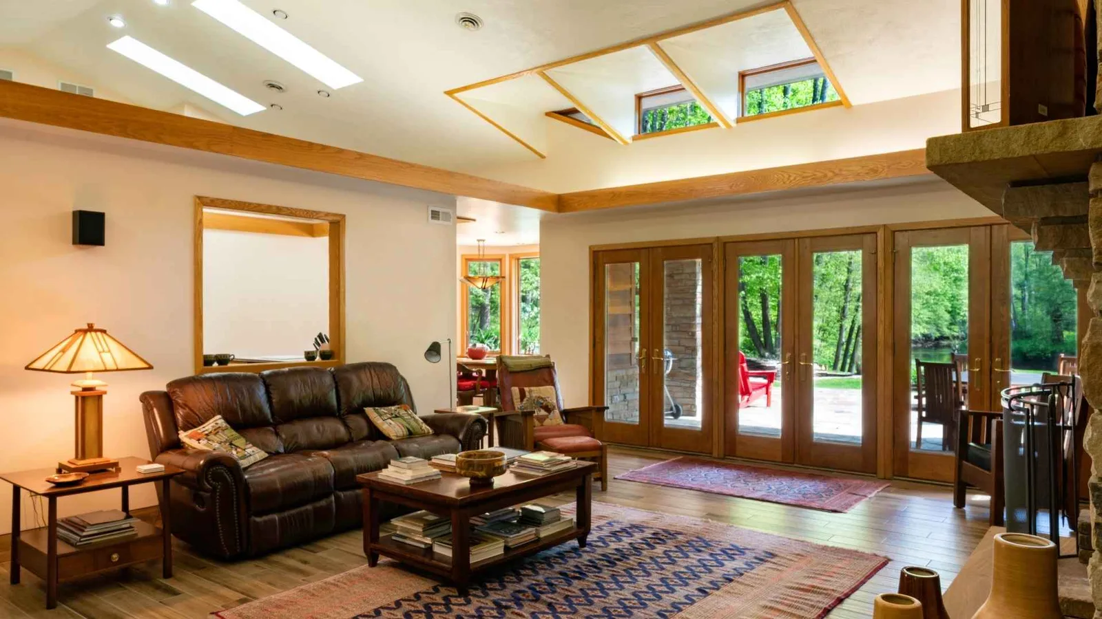 Multiple types of windows in living room