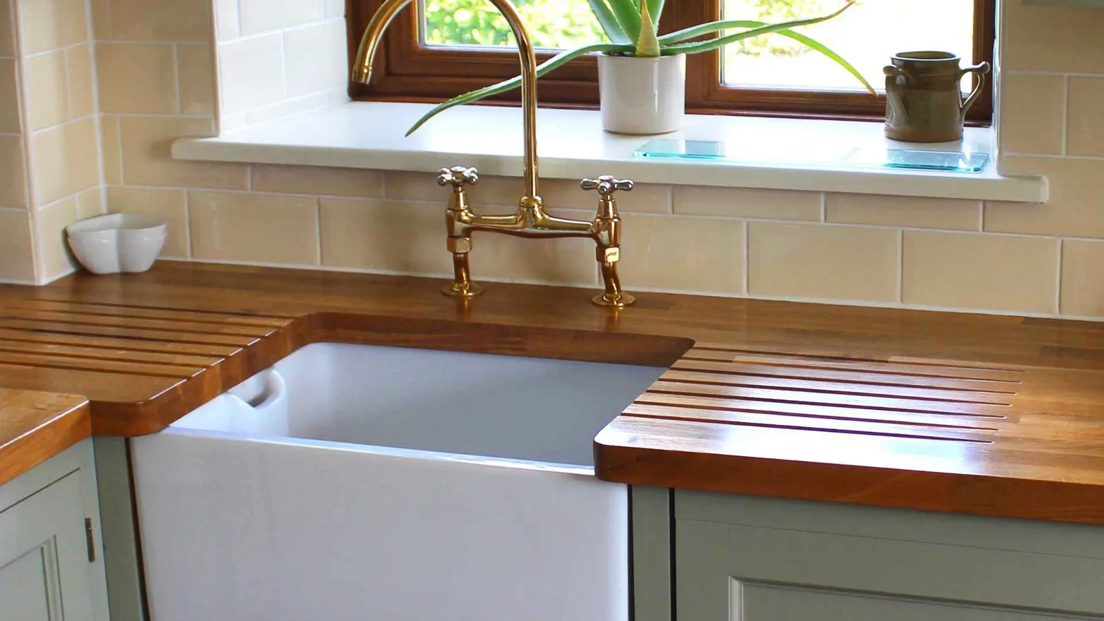 traditional kitchen faucet