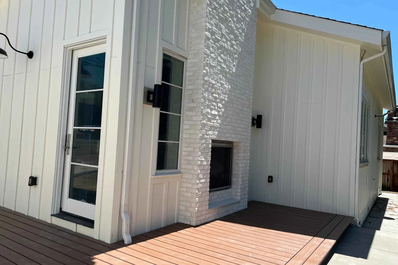 1000 sq ft ADU fire-resistant, deck entry