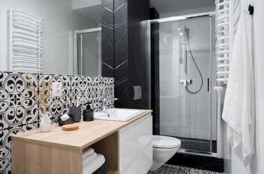 Bathroom in black and white