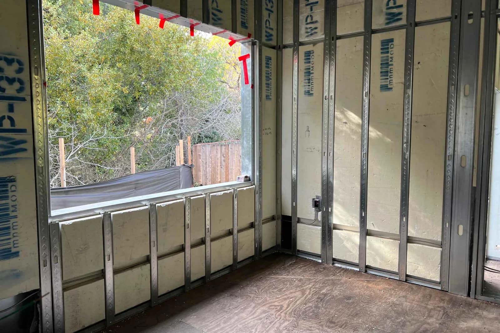 bedroom in 1000 sq ft house