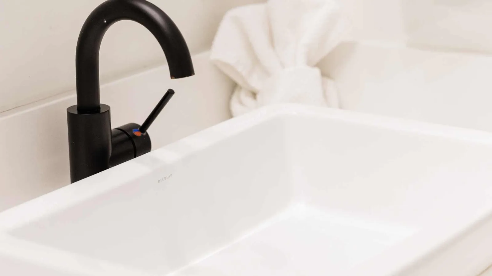 Black bathroom accessories