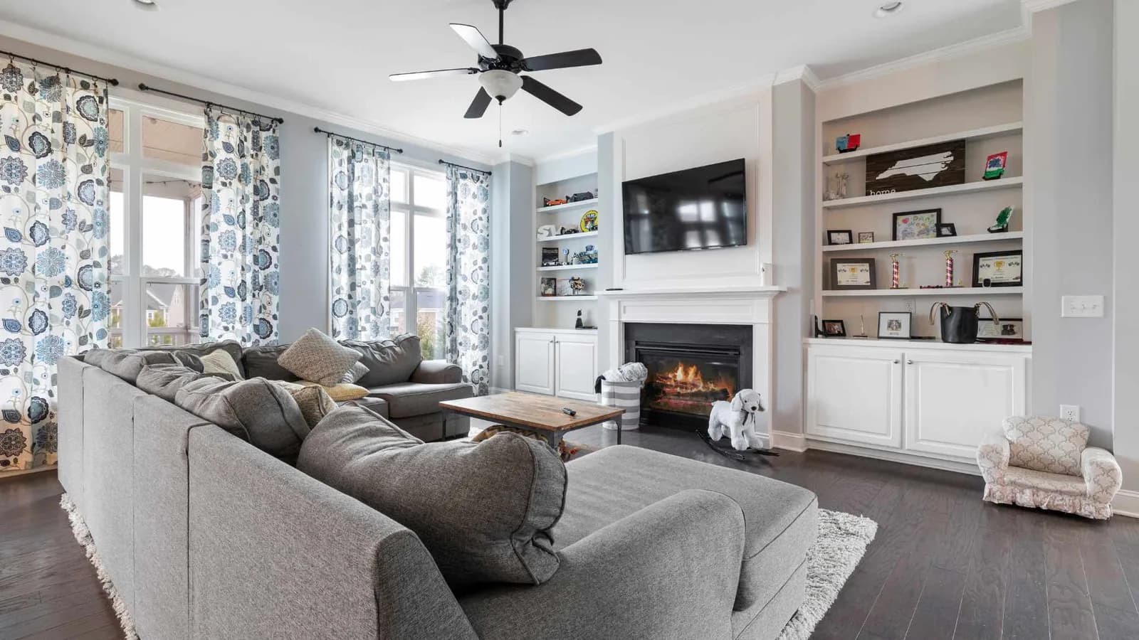 build in furniture for small spaces
