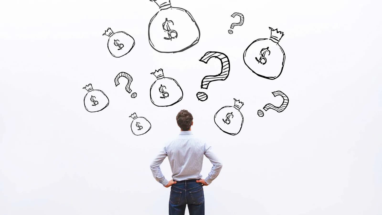 hombre evaluando cómo financiar un ADU