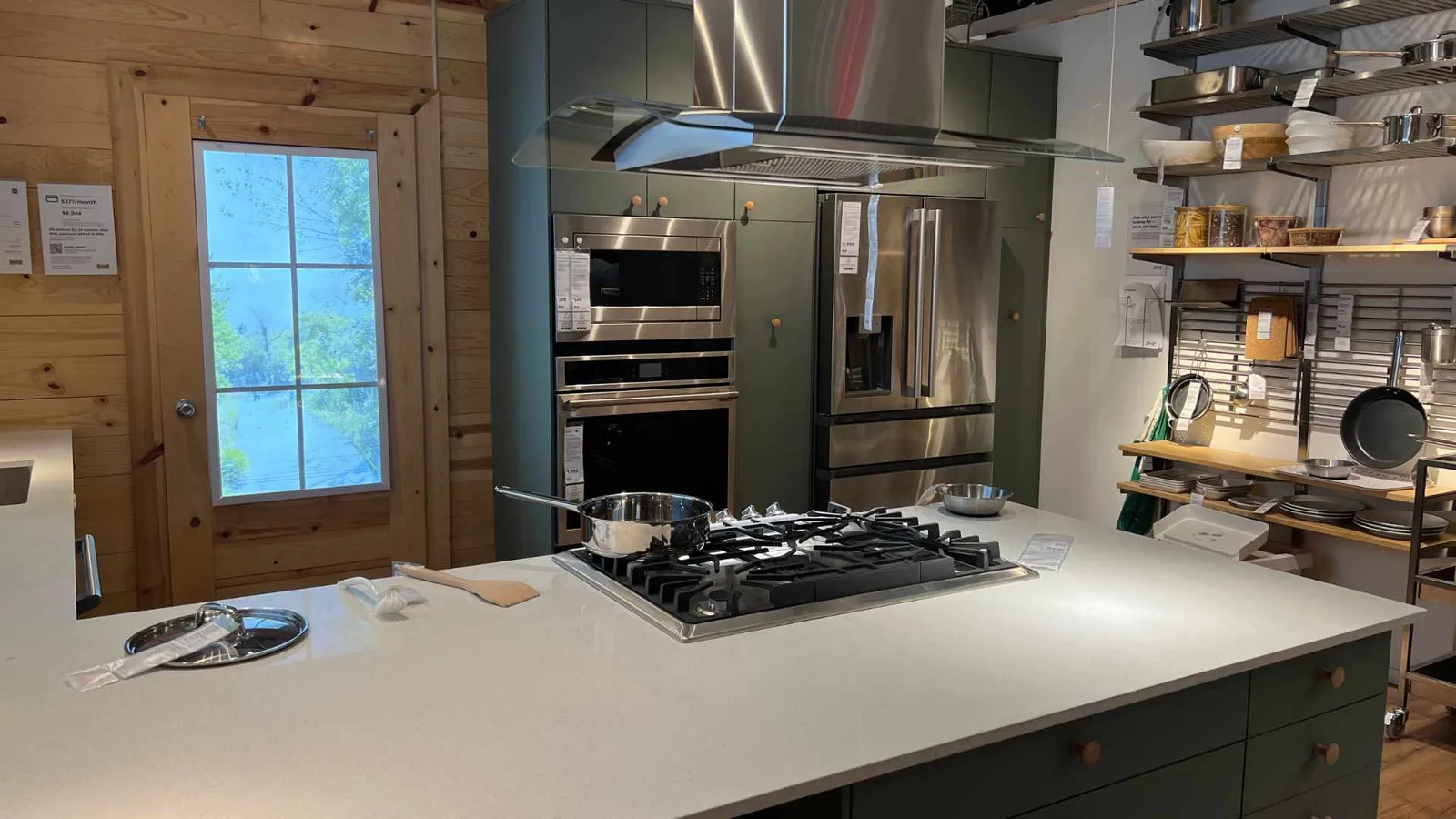 Practical setup in ikea kitchen