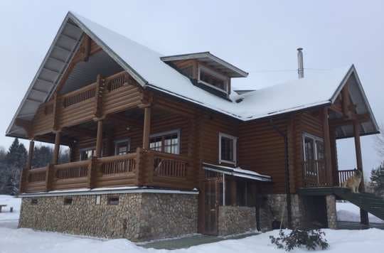 Prefab log home kit with labeled logs