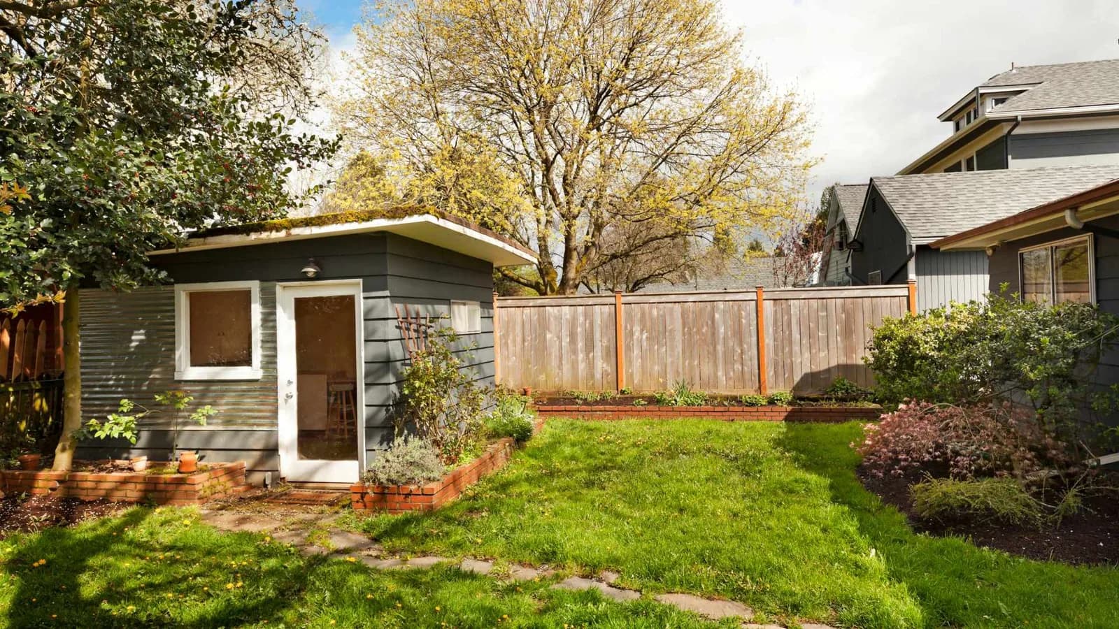 Shed with green roof