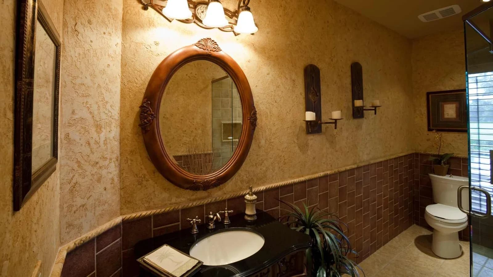 Traditional three-quarter bathroom