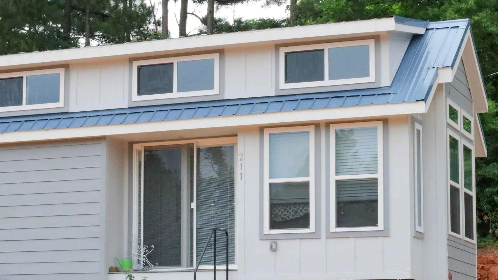 windows in tiny home